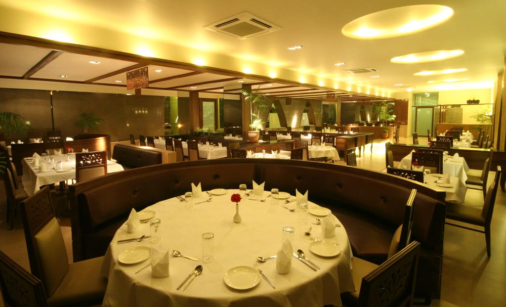 Neelams The Grand Hotel Goa Restaurant