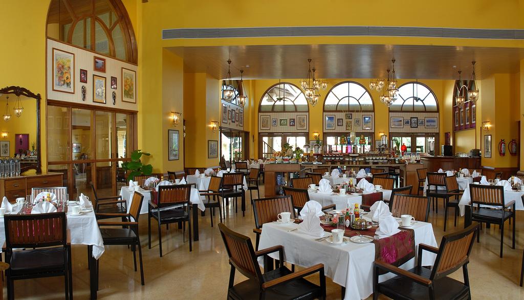Fortune Acron Regina Hotel Goa Restaurant