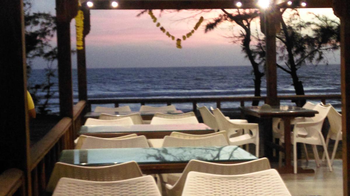 Shining Sand Beach Hotel Goa Restaurant